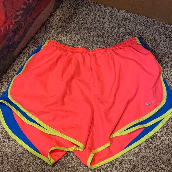 Nike shorts - Picture 1 of 3